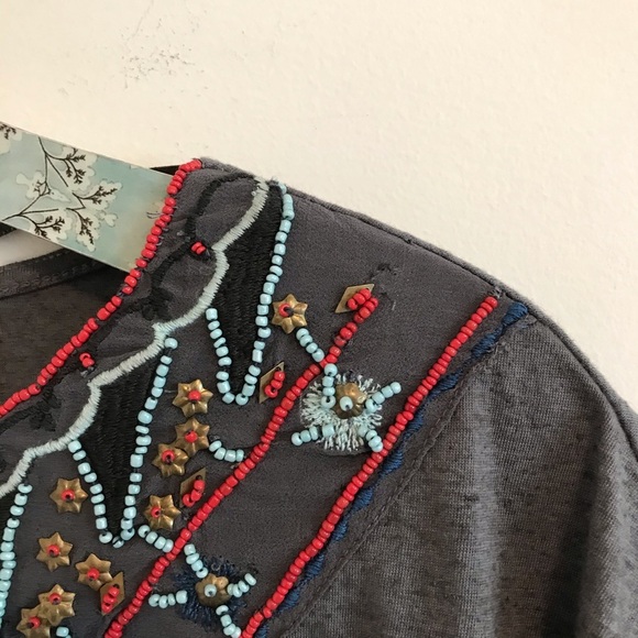 Ecote | Gray Beaded Pom Pom Boho Short Sleeve Tee - Picture 3 of 6